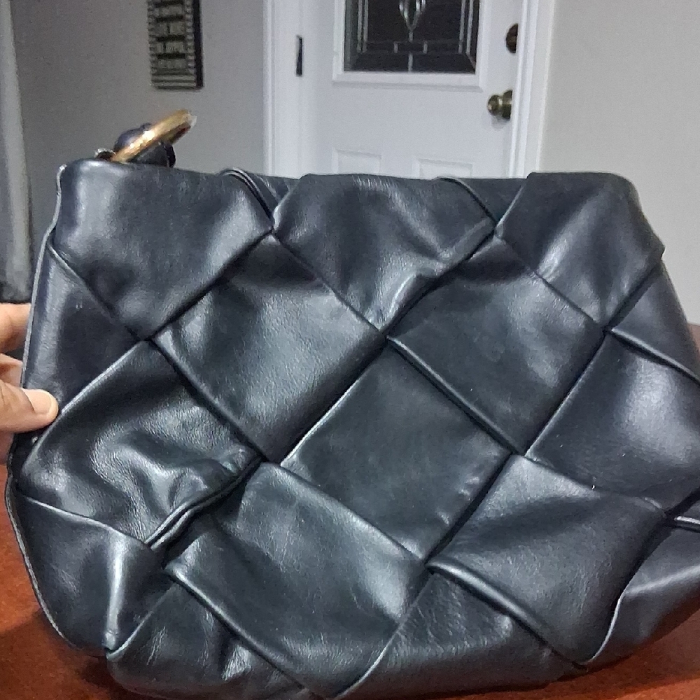 Valentina Fiore Chic Black Quilted Shoulder Bag - Picture 3 of 7